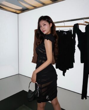 Park Se-jeong Instagram - @muglerofficial X @10corsocomoseoul 
Mugler pop-up opening in Seoul🖤

#mugler