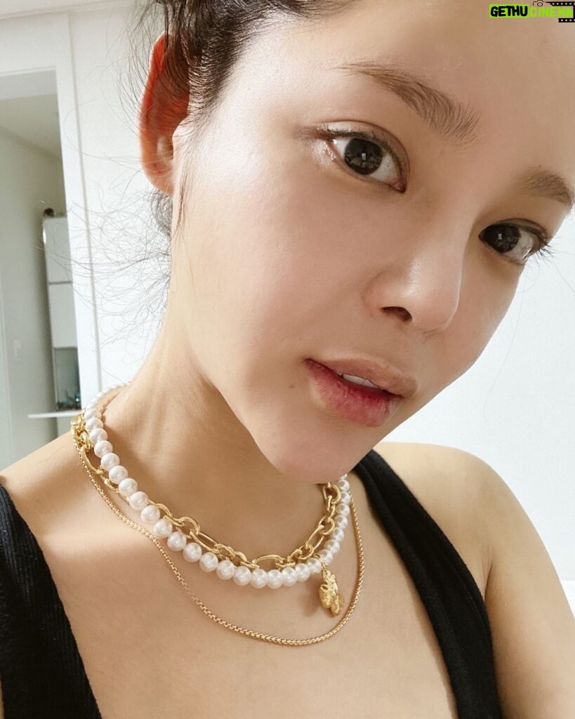 Park Si-yeon Instagram - #엠주 FW미미시리즈 받자마자 너어무 이뻐서💜 역시 MZUU야