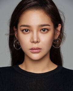 Park Si-yeon Instagram - 💛
