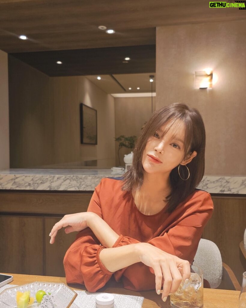 Park Si-yeon Instagram - 긴긴 연휴끝 사랑하는 사람들과❤️감사합니다. #mzuu 귀걸이