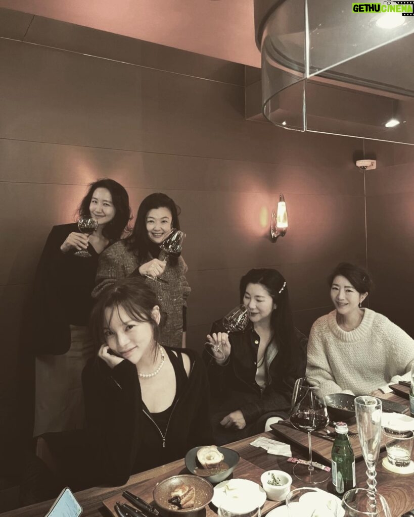 Park Si-yeon Instagram - 만나면 즐거운 우리❤️ #이속우화혼