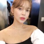 Park Si-yeon Instagram – 촬영장서 신기했던 귀걸이
선오픈하고 반응이 좋데요😘 거봐~ 이쁘다구💍
