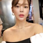 Park Si-yeon Instagram – 촬영장서 신기했던 귀걸이
선오픈하고 반응이 좋데요😘 거봐~ 이쁘다구💍