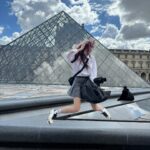 Park Soo-bin Instagram - I just made eye contact with the Mona Lisa, and soon it will be time to lock eyes with the fans in Lyon, France! Koreadays, see you soon, I miss you so much🇫🇷 Je viens de croiser le regard de la Joconde, et bientôt je vais rencontrer les fans à Lyon, en France ! Koreadays, à bientôt, tu me manques tellement🇫🇷 #louvre #koreadays