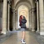 Park Soo-bin Instagram - I just made eye contact with the Mona Lisa, and soon it will be time to lock eyes with the fans in Lyon, France! Koreadays, see you soon, I miss you so much🇫🇷 Je viens de croiser le regard de la Joconde, et bientôt je vais rencontrer les fans à Lyon, en France ! Koreadays, à bientôt, tu me manques tellement🇫🇷 #louvre #koreadays
