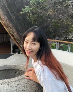 Park Ye-eun Instagram - 뮤트 프리다이빙 투어 day 1.
첫 날부터 함께 한 대왕 뾰루지
바다 색 미쳤음
활짝 핀 연꽃(?)
태국에서 N년 전에 산 가운(?)
카오락 너무 평화로워
너무 고마웠던 팀 뮤트 언니오빠들
다시한번 짱예쁜 바다 💙