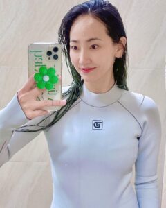 Park Ye-eun Instagram - 트루다이브 스프링슈트 진짜 너무 이쁘다.. 💚 #truedive 콘서트 끝날때까지 프리다이빙 잠시만 안녕… 💦