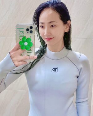 Park Ye-eun Instagram - 트루다이브 스프링슈트 진짜 너무 이쁘다.. 💚 #truedive 콘서트 끝날때까지 프리다이빙 잠시만 안녕… 💦
