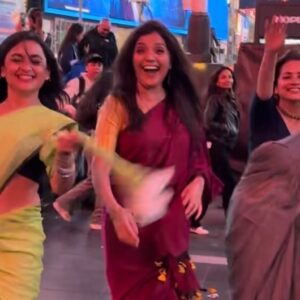 Parna Pethe Instagram - खूप rare at Times Square! ⚡️

Thankyou dear @samadnya.k for our first transition reel ❤️🫠

#timesquare #timessquarenyc #nyc #transition #transitionreels #reelsinstagram #girlhood #sisterhood #charchaughi #marathimuli #jumpingjacks #marathiactress #marathimulgi #timessquarenewyork #travelgram