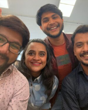 Parna Pethe Instagram - San Francisco ☀️

..
pc @kadambarik13 @muktabarve @ninad.limaye @patkarjayesh22 @shreyas_raje and meera ☀️

celebrating @rohinihattangady s birthday at the pier 39 with some dead drop lotus biscuits and the visit at the #leftys was something so unique 🕺🏻
also the golden gate and the natak props at my friends @swanand7j and amruta’s house ☀️

Thankyou @indpage @rak_nahmat_areem hmat_areem and amit ❤️