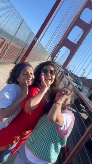 Parna Pethe Instagram - Golden Gate Bridge, San Francisco ला माझ्या घुमांनी आणि मी धम्माल केली..! तुम्ही नवीन आलेलं ‘गडबड गीत’ ऐकलं ना?

@everestentertainment च्या youtube channel वर जाऊन गडबड गीत ऐका, त्यावर नाचा आणि कमाल reels करुन आम्हाला tag नक्की करा..!🥳

🎥- @ninad.limaye
Special thanks to @rak_nahmat_areem @indpage @calaaonline team @charchaughi_natak_ 

हिरण्यगर्भ मनोरंजन’ निर्मित,
परेश मोकाशी दिग्दर्शित
‘नाच गं घुमा’
१ मे २०२४ पासून जवळच्या थेटरात..

#GadbadGeet #TrendingSong #NachGaGhuma #ghuma #naachgaghuma #family #love #happiness #comedy #film #1stmay2024 #life #नाचगंघुमा #SongOutNow