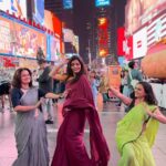 Parna Pethe Instagram - प्रेक्षकांच्या प्रेमाचा आणि उदंड प्रतिसादाचा ३ रा आठवडा … घुमा जोरात नाचते आहे…💙🤍💜🩷❤️🧡🩵💚💛 धन्यवाद🫶🏻 Special thanks: @samadnya.k @adityahardikar @5dimensionsinc @charchaughi_natak_ #US #nachgaghuma #timessquare #marathimovie #dance