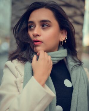 Parna Pethe Instagram - Wandering Through the Heart of California’s Streets 🌆 #marathiactress #CaliforniaDreaming #CityStreets #UrbanExploration #BayAreaPhotographer #CelebrityPhotoshoot #GlamourPhotography #behindthescenes