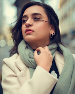 Parna Pethe Instagram - Wandering Through the Heart of California’s Streets 🌆 #marathiactress #CaliforniaDreaming #CityStreets #UrbanExploration #BayAreaPhotographer #CelebrityPhotoshoot #GlamourPhotography #behindthescenes