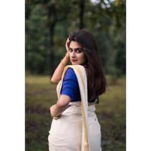Parvathy Arun Instagram - 🙈🙈🙈 
#raipur #saree #trivandrum
📸@eyes_of_sandeep 🥳