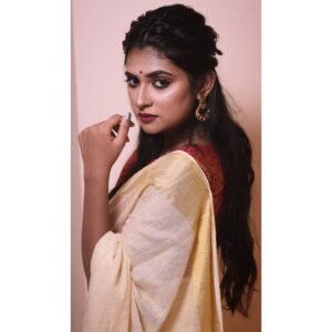 Parvathy Arun Instagram - 😇😇 loving them 😂😂 
 #saree #indian
#ethnic #traditional

📸 @eyes_of_sandeep 
Makeover @houseofblends.in 🤩