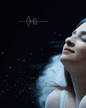 Parvathy Arun Instagram - Be your own angel 😇😋🤷‍♀️😘

Photography : @alekhphotos 
Model : @parvathy_arun_ 
Lights : @broncolor 
Photography  team : @unnikrishnan.rj @the.clueless.creative___ 
Studio : bokeh tree

#photography #love #usa
