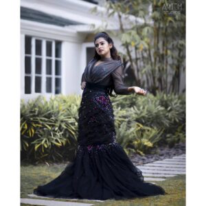 Parvathy Arun Instagram - 📸 @sachin_reeko
 Ownage @artemstudiostvm 
Outfit  @cultushautecouture

Camera associates 
@being_jesuholic 
@abhijithabhii 
@surya_chittore_photography 
@vignesh_anand 
@alfiichristina 
@jo_joby 

Mua @devikaz_makeover_lounge_
