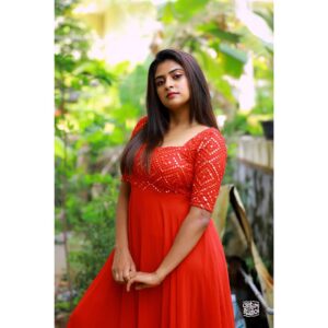 Parvathy Arun Instagram - 💃💃💃💃😂❤❤❤
📸 @sreeraj_capture 

#red #love #fun