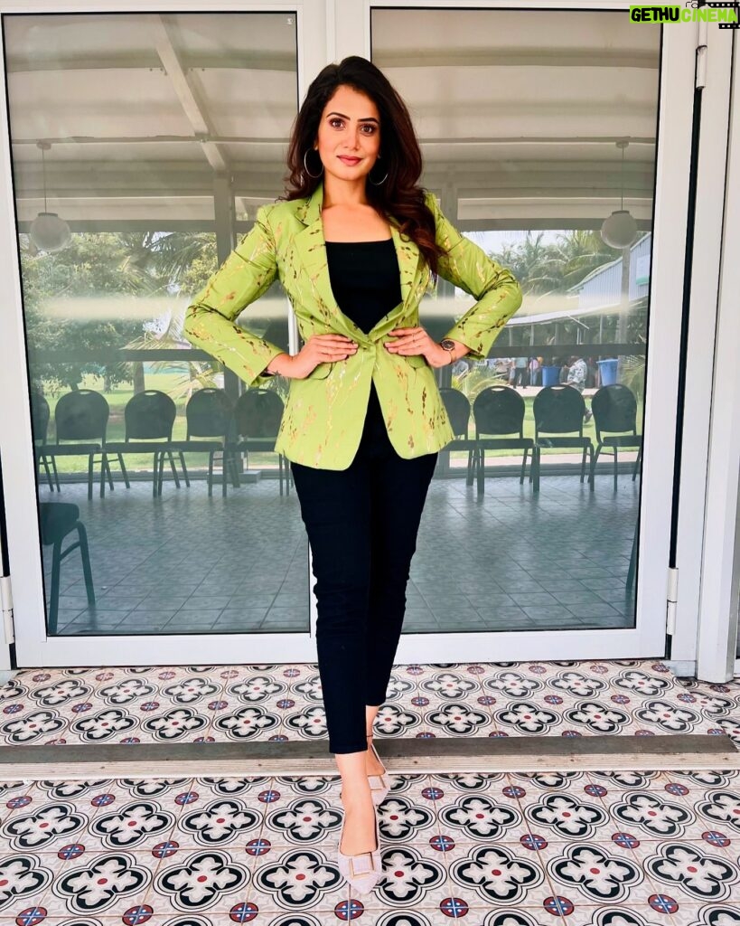 Parvathy Venkitaramanan Instagram - Suit up & own the room ✨ 🎤 Suit @lithas_rentals #parvathy #anchor #loveyourself #insta #picoftheday #ootd