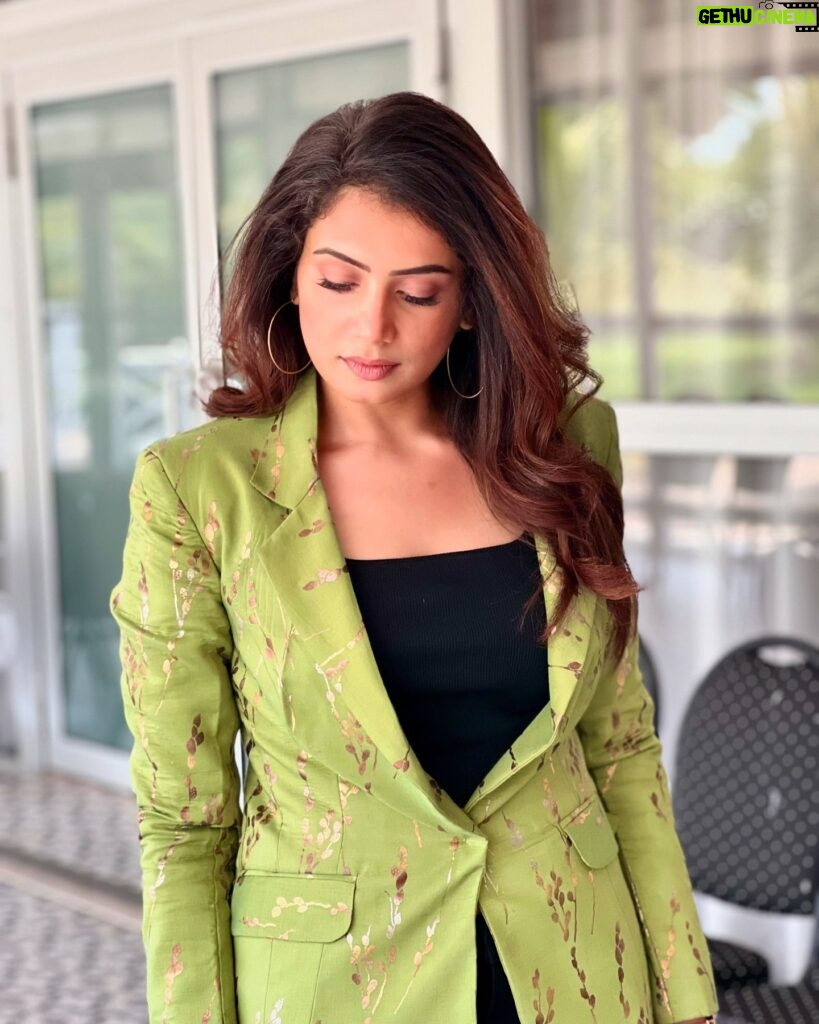 Parvathy Venkitaramanan Instagram - Suit up & own the room ✨ 🎤 Suit @lithas_rentals #parvathy #anchor #loveyourself #insta #picoftheday #ootd