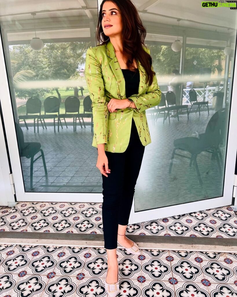 Parvathy Venkitaramanan Instagram - Suit up & own the room ✨ 🎤 Suit @lithas_rentals #parvathy #anchor #loveyourself #insta #picoftheday #ootd