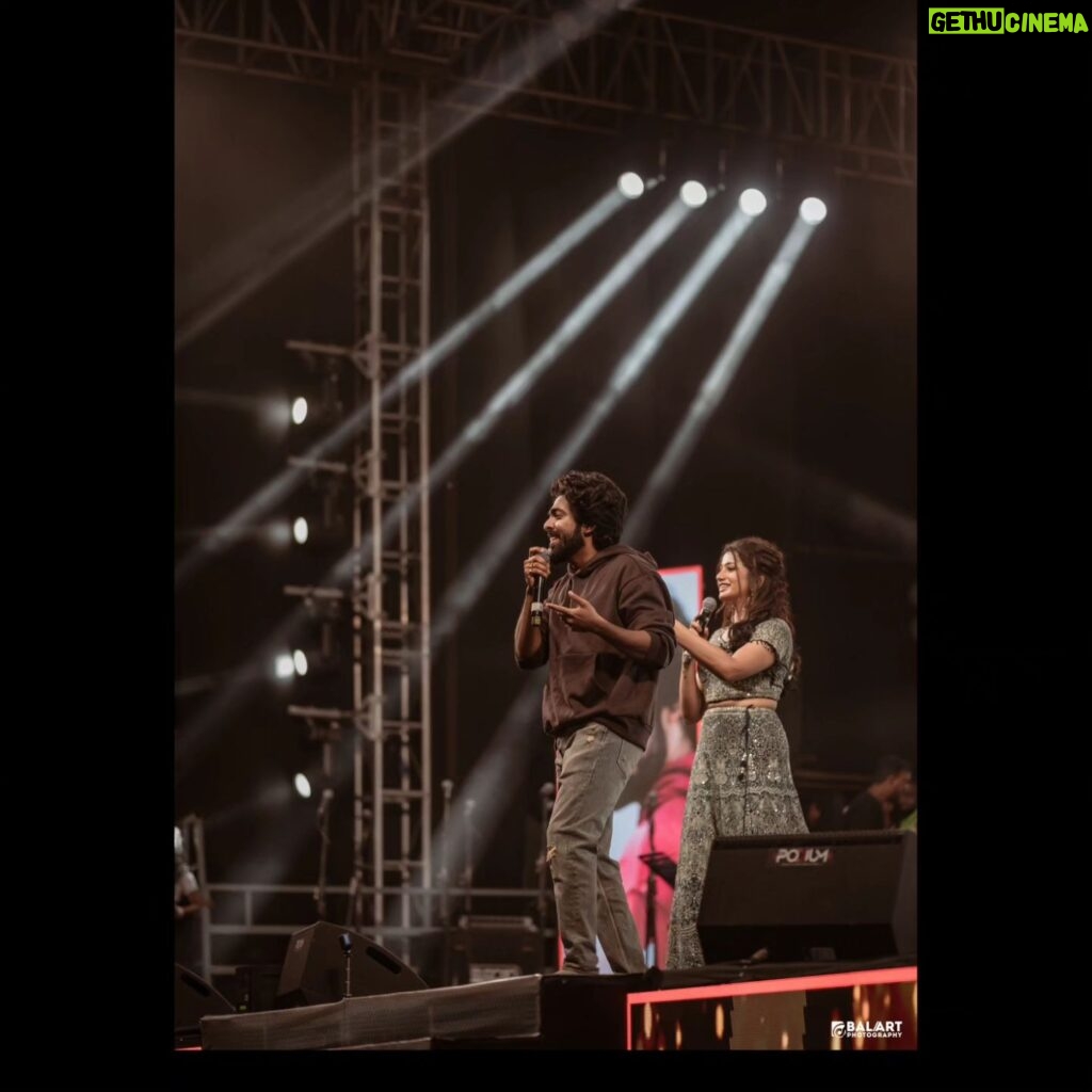 Parvathy Venkitaramanan Instagram - One of the best show we hosted lately 🔥❤️ With my thangams @bjbala_kpy 🤎 Muah @trichymakeupartistry_suganya Photography @balaartphotography Wearing @lithas_rentals Jewellery @chennai_jazz