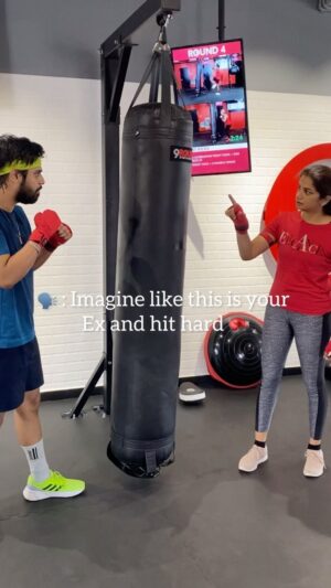 Parvathy Venkitaramanan Instagram - 🗣️ : Imagine like this is your Ex and hit hard 🥊💯 

I posted this reel just for fun, but upon reviewing the insights, it's apparent that many have a soft spot for their exes. Based on my experience, maintaining mutual respect is fine, but letting go of lingering feelings is crucial. Letting go is an act of love. If it was meant to happen, it would have. However, it didn't. So, letting go is the best course of action. Being friends with an ex, even if you claim maturity, is super complicated; it's better to avoid that zone. Wish them good luck and move on. It's undoubtedly challenging, and yes, it's tough for me too, but there's no other choice, you have to do this. Nalla irupom, nalla irupom, ellarum nalla irupom ! God bless ✨

#vjaswath #aswathchandrasekar #suntv #parvathy #boxing #breakup #love #heartbreak #ex #exgirlfriend #lover