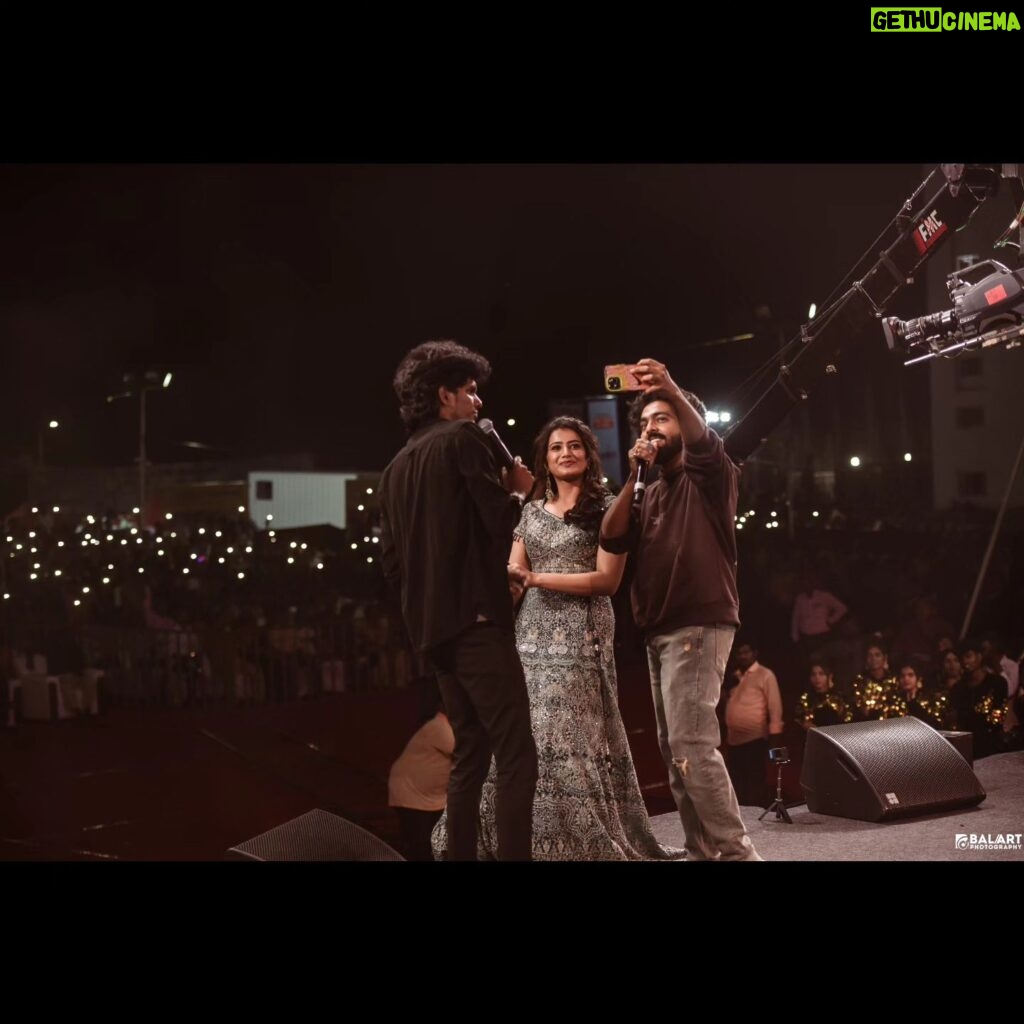 Parvathy Venkitaramanan Instagram - One of the best show we hosted lately 🔥❤️ With my thangams @bjbala_kpy 🤎 Muah @trichymakeupartistry_suganya Photography @balaartphotography Wearing @lithas_rentals Jewellery @chennai_jazz