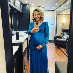 Pascale Hutton Instagram - This was my first day filming season 10 with Rosemary’s baby bump!! 

I can’t wait to share the pregnancy ride with you starting July 30th!!! #hearties #WCTH #season10