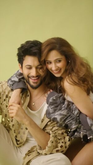 Pashmina Roshan Instagram - My lovegurus and my Sonis.. please advice! 😭