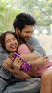 Pashmina Roshan Instagram - At every chance she gets, she makes me feel special with simple acts of love. This Valentine’s Day, it was my turn! All thanks to @CadburyDairyMilkSilk 🧸♥️ You too can surprise your loved one. Just scan a Silk Pack, share those precious love moments, and Zoya will transform them into a personalized film, powered by AI. Celebrate the one who holds a special place in your heart with #TheStoryOfUs #CadburySilk #TheStoryOfUs #ValentinesDay #Ad
