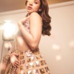 Pashmina Roshan Instagram - The incandescent beauty of Manish Malhotra’s couture! 😍 Let the diwali festivities begin!! 💕 @manishmalhotra05 @manishmalhotraworld