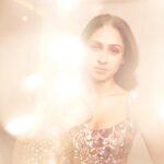 Pashmina Roshan Instagram - The incandescent beauty of Manish Malhotra’s couture! 😍 Let the diwali festivities begin!! 💕 @manishmalhotra05 @manishmalhotraworld