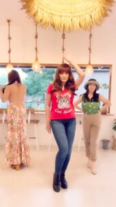 Passorn Leowrakwong Instagram - อย่าปล่อยให้เรามีเวลา เราจะมาซ้อมทั้นทีชิมิคะ @boomtrerak @joy_tskirt เพื่อทุกคนที่มาดูคอนเสิร์ตจริงๆค่า…. 🎶💃🎶 คอนเสิร์ตรวมตัว 31 ศิลปิน จาก #6ค่ายเพลงดัง มาย้อนเวลา.. #กลับไปยุคที่สวยงามที่สุดของวงการเพลงไทย ..“มาม่า presents THE TIME MACHINE CONCERT”.. #ค่ายรถไฟดนตรี สาวสาวสาว - ประวิทย์ ฟรีเบิร์ด - เอ๋ พัณนิดา #ค่ายนิธิทัศน์โปรโมชั่น ตู้ ดิเรก - ติ๊ก ชิโร่ - แซม ยุรนันท์ - อลิศ คริสตัน #ค่ายครีเอเทียอาร์ติสต์ ปั่น ไพบูลย์เกียรติ - อุ้ย รวิวรรณ - อ้อย กะท้อน #ค่ายGRAMMY นกแล - ชรัส เฟื่องอารมย์ - กบ ทรงสิทธิ์ - ดา อินคา #ค่ายคีตา ฝันดีฝันเด่น - ฮันนี่ ภัสสร - บุ๋ม ตรีรัก - ทีสเกิ๊ต - เอ้ ชุติมา - ยุ้ย ปัทมวรรณ #ค่ายOhMyGod ปุ๊ อัญชลี วันแสดง : 1-2 กรกฎาคม 2566 เวลาแสดง : รอบวันเสาร์ 19.00 น. / รอบวันอาทิตย์ 17.00 น. สถานที่ : รอยัล พารากอน ฮอลล์ #ขายบัตรแล้ววันนี้ ที่ #THAITICKETMAJOR ทุกช่องทาง บัตรราคา 4,500 / 4,000 / 3,500 / 3,000 / 2,500 และ 2,000 บาท รายได้ส่วนหนึ่งมอบให้.. #มูลนิธิพิทักษ์ดวงตาประชาชน เพื่อช่วยเหลือผู้ป่วยทางสายตา ที่ไม่สามารถเข้าถึงการรักษาได้เพราะมีฐานะยากจน #รุ่นเรา #โตมากับทุกค่ายเพลง #บอกต่อเพื่อนรุ่นเราด่วน #บอกลูกว่าพ่อแม่อยากดู #มาม่าpresentsTheTimeMachineConcert #TMCconcert #CHANGEshowbiz @CHANGEshowbiz #CHANGE2561 @CHANGE2561