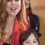 Pastora Soler Instagram - Estás navidades tengo uno de los regalos más gratificantes que se pueden tener… cantar esta canción de Navidad de mi amado @luismiguel, rodeada de voces angelicales y puras de la Escolanía del colegio San Pablo CEU @colegio_ceu_sevilla !!!! Es un regalo para estas navidades y para todas las venideras, un recuerdo imborrable.. 🙏🏻 Gracias a mi querido Héctor Pérez @mundo_sinfonico por este emocionante y delicado arreglo musical y por toda tu implicación. Gracias por dejar tu sello @rafaelrabal 🥁 Gracias al director de la Escolanía @alejandroblancohernandez por tu ilusión y vocación y amor por la música! Gracias @mariagalmar y Álvaro Riego todo vuestro equipo. Gracias a los padres de estos niños y niñas por haberlos dejado disfrutar de la experiencia ! 🤗 Gracias a todo el equipo del colegio por haberlo vivido con tanta pasion! Esto es un regalo para tod@s! 🎁 FELIZ NAVIDAD 🎄💫🫶
