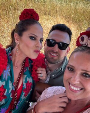 Pastora Soler Instagram - CORIA 💛

#salidadelascarretas #camino2024 #romeriadelrocio #coriaesdiferente 

Gracias @monicamendez_modaflamenca 
Tus diseños siempre bonitos y cómodos ❤️
@lavictoriajoyas