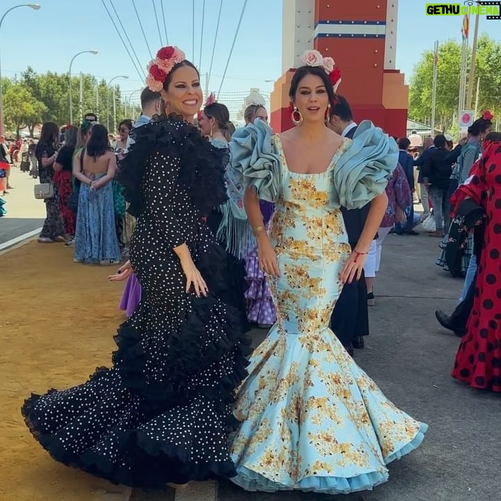 Pastora Soler Instagram - Un domingo de feria inolvidable! ❤️ Que bonito compartir con los amigos un día lleno de color, de luz, de risas, de cante y baile.. celebrar la vida cuando todo está en orden y cuando se puede, ayer fue día de eso!! 🥂 Feliz feria de Sevilla!!!!!!!! 🎡💃🏽 Gracias querida @monicamendez_modaflamenca por vestirme un año más. 😘 #Feria2024 #Sevilla #amigosyamigas #celebrandolavida