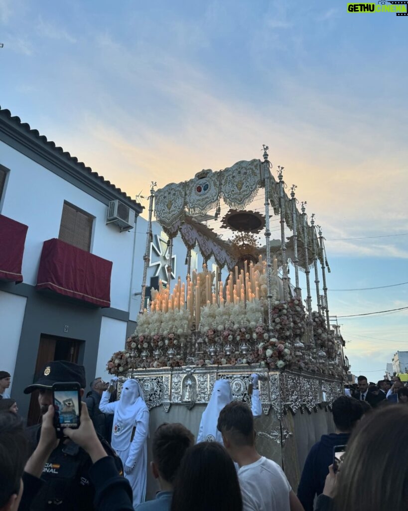 Pastora Soler Instagram - La Semana Santa más peculiar de todas las que he vivido.. pero lo importante es disfrutar de los momentos y han sido muchos y muy especiales! Gracias vida!!!! 🤍🤍🤍 #vueltaalarutina #semanasanta24 #familia #amigos