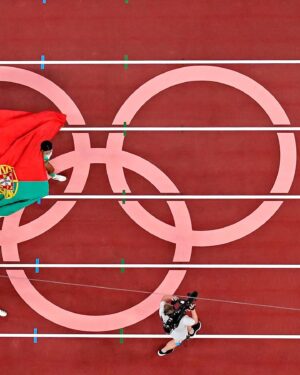 Patrícia Mamona Instagram - 🥈Um Sonho tornado realidade🥈 ✨ @tokyo2020 

🇵🇹🇵🇹🇵🇹 💪🏾💪🏾 A prata é nossa 💪🏾💪🏾 🇵🇹🇵🇹🇵🇹🇵🇹

Por detrás de um grande atleta está sempre um grande treinador 🙏🏽 Obrigada “José” @coachuvajumps 
❤️💛💚 Valeu e vai continuar a valer a pena o trabalho que construímos ao longo destes 20 anos 👊🏾 #teamuva #teamportugal

Ps: Obrigada pelas mensagens 💛 que têm deixado mas está muito difícil gerir estas emoções todas ☺️😘

#olympics #medalist #tokyo #triplejump #jump #athlete