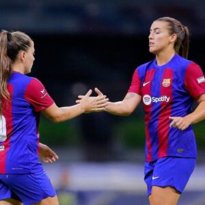 Patri Guijarro Instagram - Jugar en un estadio histórico es siempre único 🤩🙌🏼

Gracias @americafemenil 🦅🇲🇽
Contenta de volver a verte Pelele @andreapereira5 😍