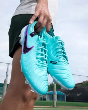 Patri Guijarro Instagram - “It’s the perfect boot for me, because it adapts very well to my foot and to my style of play.”

Patri Guijarro, @fcbfemeni Midfielder

@patri8guijarro is tuned for touch in the 𝐓𝐢𝐞𝐦𝐩𝐨 𝟏𝟎 with soft, lightweight FlyTouch Plus that forms to her foot and stays consistent in varied conditions 🤌🌦️ 

#NikeFootball