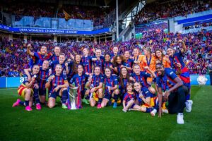 Patri Guijarro Instagram - Menuda locura culers ‼️😳💙❤️
Gracias afición, ya la tenemos aquí otra vez! CAMPEONAS 🏆😍
Teoría del 2 ✅✌🏼