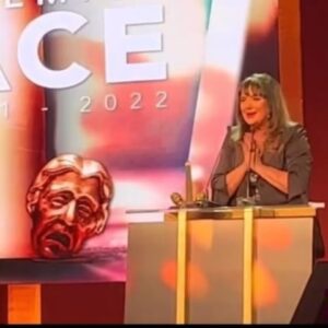 Patricia Echegoyen Instagram - Que noche increíble! Ganar el premio ACE a la mejor Actriz/Actor de reparto en Drama y/o comedia por @inmadurosteatro ! 

Gracias por el reconocimiento...y el cariño...de todos...y cada uno ..de tantos  compañeros...me sentí muy querida..muy Feliz...Gracias...♥️.@elchuecosuar @jessabouchain @fermetilli @pandolficarlaok @inmadurosteatro @elnacionalsancorseguros @edgardoarieljr @dayubm @pablocodevilla @nacholaviaguerre 😘🙋♥️