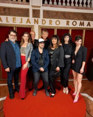 Patricia Echegoyen Instagram - Que noche increíble! Ganar el premio ACE a la mejor Actriz/Actor de reparto en Drama y/o comedia por @inmadurosteatro ! 

Gracias por el reconocimiento...y el cariño...de todos...y cada uno ..de tantos  compañeros...me sentí muy querida..muy Feliz...Gracias...♥️.@elchuecosuar @jessabouchain @fermetilli @pandolficarlaok @inmadurosteatro @elnacionalsancorseguros @edgardoarieljr @dayubm @pablocodevilla @nacholaviaguerre 😘🙋♥️