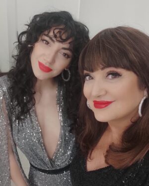 Patricia Echegoyen Instagram - Hoy se termina! Finaliza #inmaduros . Un Hermoso proyecto que superó ampliamente todas nuestras espectativas ❤️ fue realmente un suceso, empezamos en pandemia, pasamos el  mundial, me casé! 😱 fui ganadora el premio ACE a mejor actriz en comedia 🎭 y vino el país a vernos! 

Y ya terminamos esta maravillosa gira 😊 siempre con salas colmadas y público de pie… gracias al público que desde el primer momento nos apoyo....GRACIAS! 🌹

Gracias a la producción @nacholaviaguerre @elchuecosuar a todos y cada uno de mis compañeros Diego, @pandolficarlaok @jessabouchain @elchuecosuar @ariadnaasturzzi @edgardoarieljr @pablocodevilla @dayubm @luganoromina @damianponcelighting @latanitasoy_ac @inmadurosteatro 

fui muy feliz... los ♥️