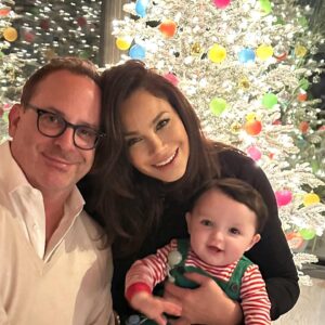 Patricia De Leon Instagram - 🎄 Merry Christmas my Universe… May God blessed you with a healthy and united family, Gratitude, a happy heart, many hugs, lots of laughter, a warm and cozy home filled with peace and love …..love you all! ♥️