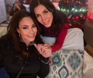 Patricia De Leon Instagram - Y enviamos nuestros deseos al Espíritu de la Navidad para este 2023 que con mucha Fe que vendrá llego que muchas bendiciones, y lo hicimos en Familia, gracias mi princesa por hacer hogar tu hogar el nuestro también y el de muchos…siempre @wayuuprincess te adoro ♥️ 🇻🇪 🇵🇦 🇺🇸