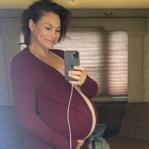 Patricia De Leon Instagram - Wow what a ride! Cual panza es real y cual no?😬
.

La magia de la TV ….#tbt Espero te haya gustado el último episodio … gracias por la oportunidad #mayansmc #elginjames eres el duro de los duros, gracias por haberme dado la oportunidad de crear juntos a Izzy Álvarez. Espero nuestros caminos se vuelvan a cruzar. #patriciadeleon #latinosinhollywood 🇵🇦🇵🇦🇵🇦