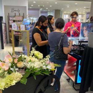 Patricia De Leon Instagram - It takes a Village!! ♥️ 
.
Con el ♥️ Hinchado de agradecimiento! 

GRACIAS a todas los que asistieron a nuestros dos eventos del día de ayer, me encanto conocerlas, tomarnos fotos, hablarles de @pdlcosmetics GRACIAS! 
.
ÉXITO ROTUNDO!! 
.
#pdlcosmetics #panama